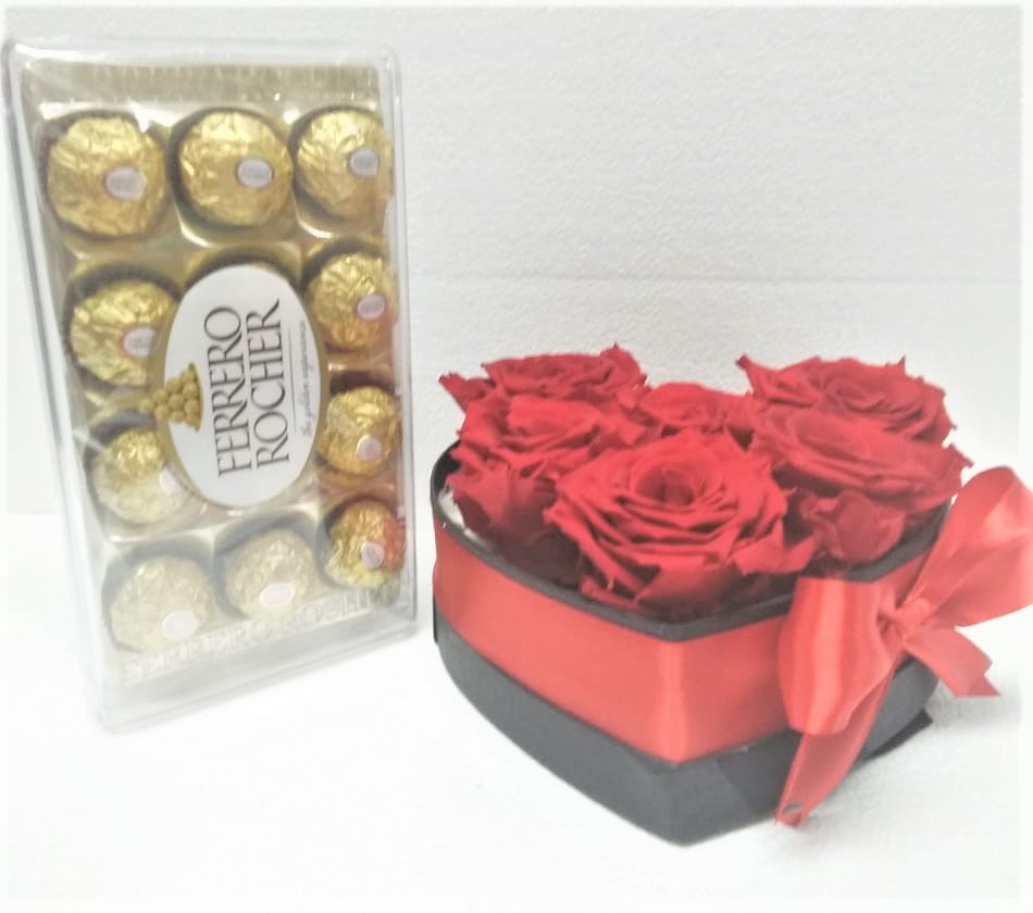  6 Rosas Preservadas en Caja Corazón y bombones Ferrero Rocher 150 grs