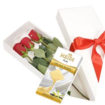 Caja de 03 Rosas más Tableta de Chocolate Blanco Heidi Pure 80 Grs