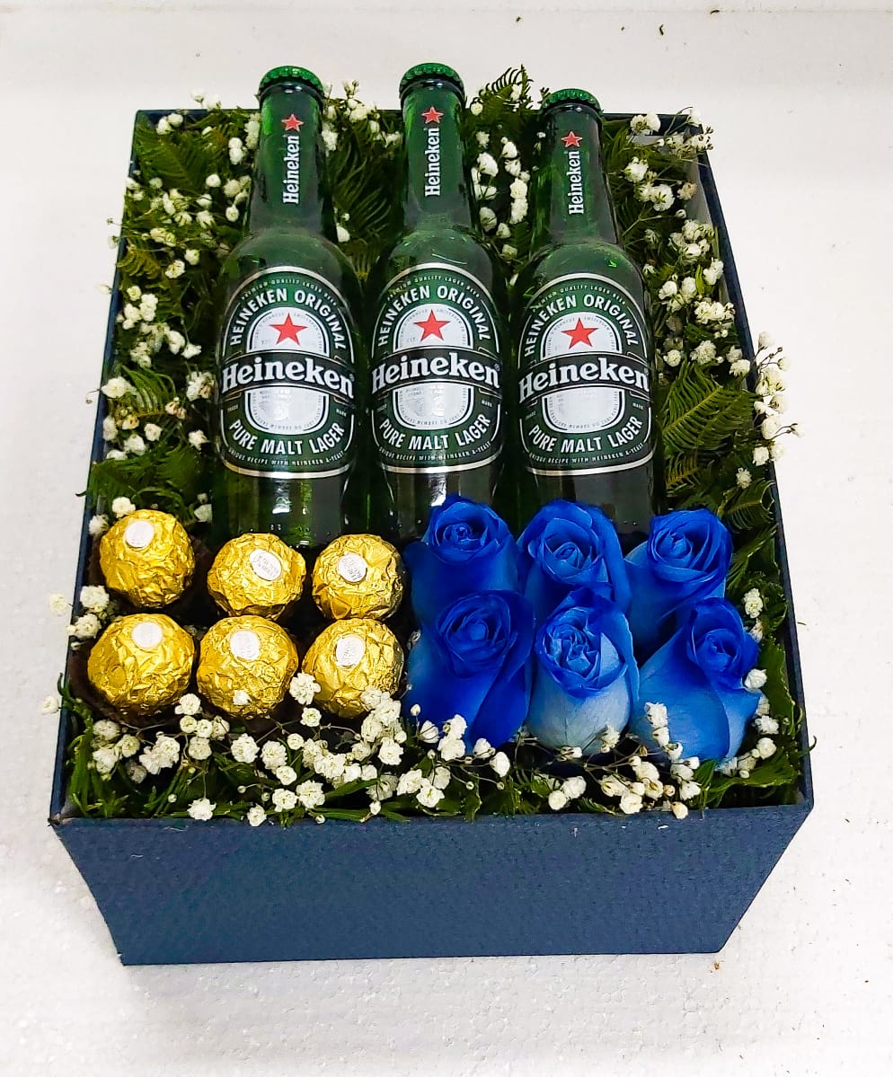 Caja de 6 Rosas Azules, Bombones Ferrero Rocher y Cerveza