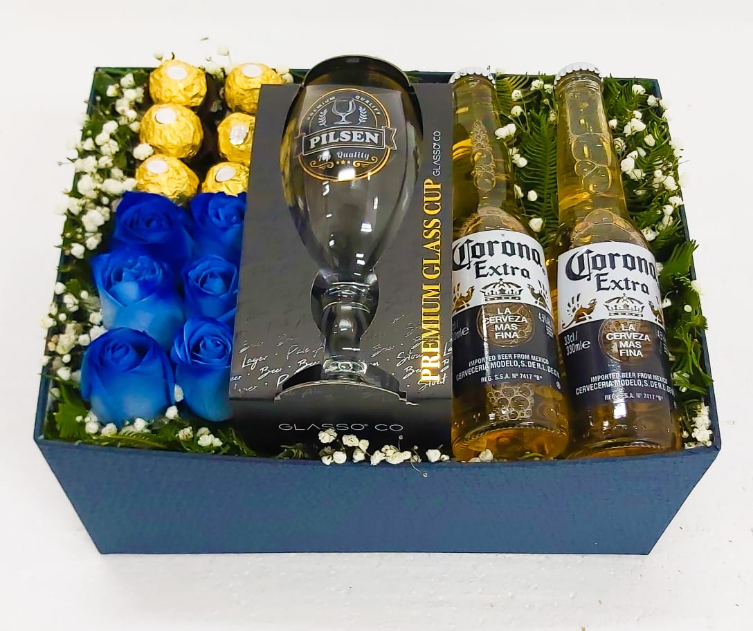 Caja de 6 Rosas Azules, Bombones Ferrero Rocher, Copa Cervecera y Cervezas