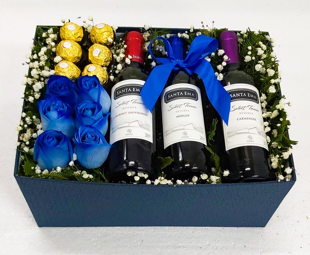Caja con 6 Rosas Azules, Bombones Ferrero Rocher y Vinos