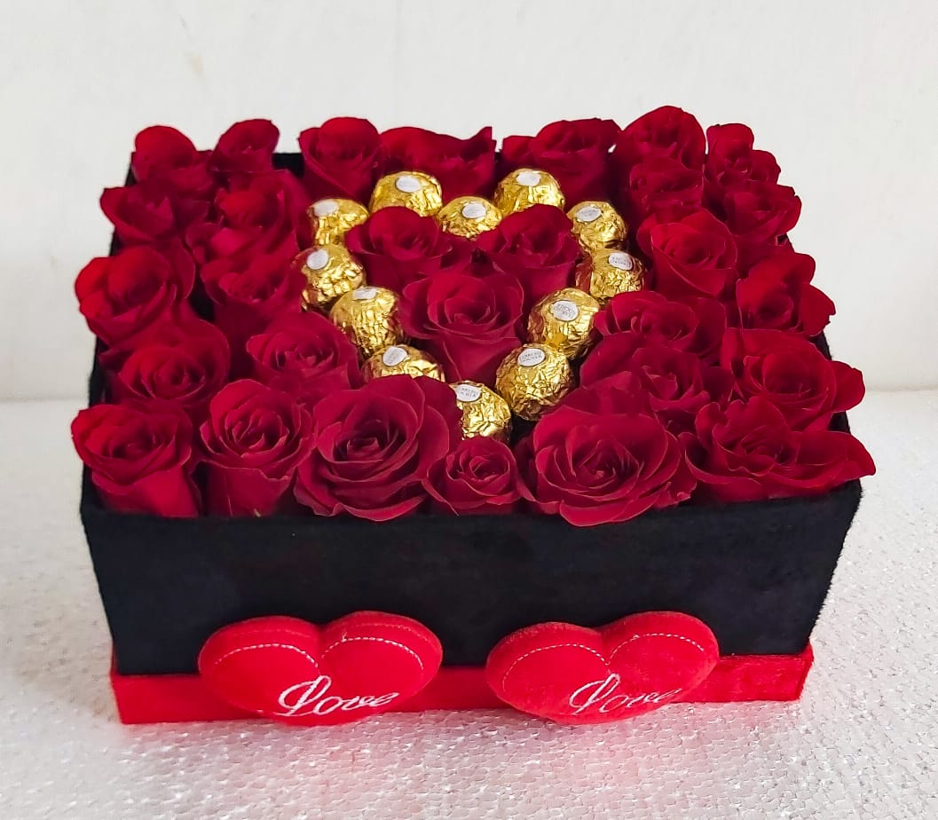 Caja rectangular 24 Rosas y 12 Bombones Ferrero Rocher