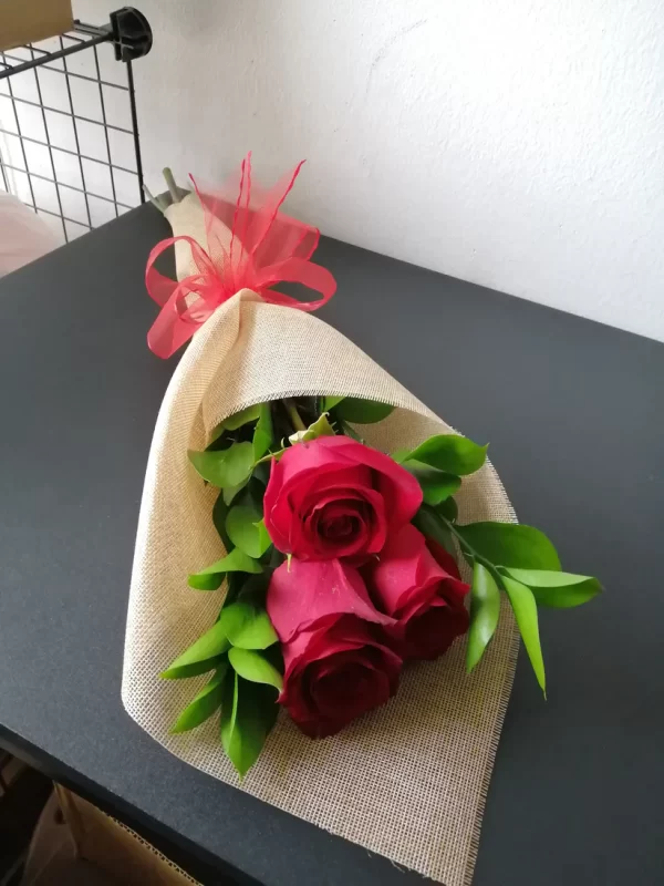 Ramito de 03 Rosas