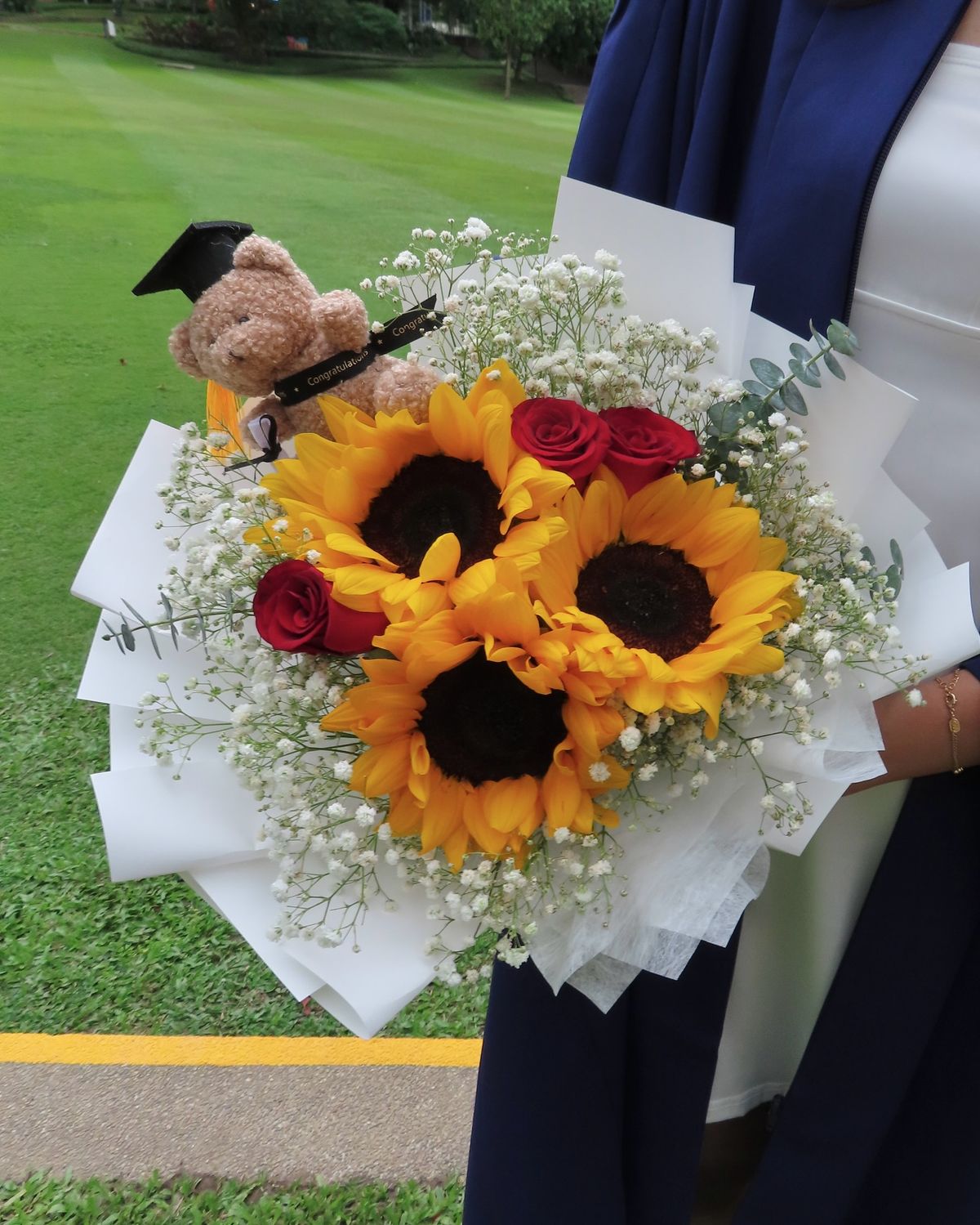 Trio de Girasol y Rosas Graduado